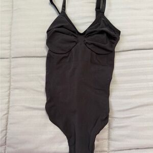 SKIMS Seamless Sculpt Thong Bodysuit XXS/XS Black